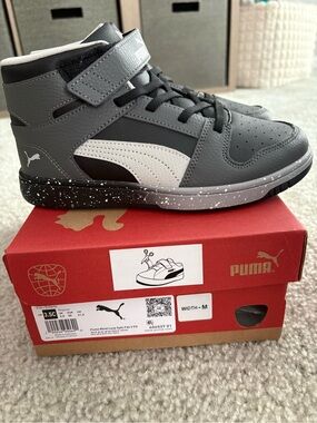 Boys Brand New Puma Sneakers size 3.5